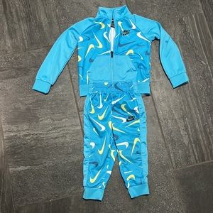 Nike 2T track suit in good condition